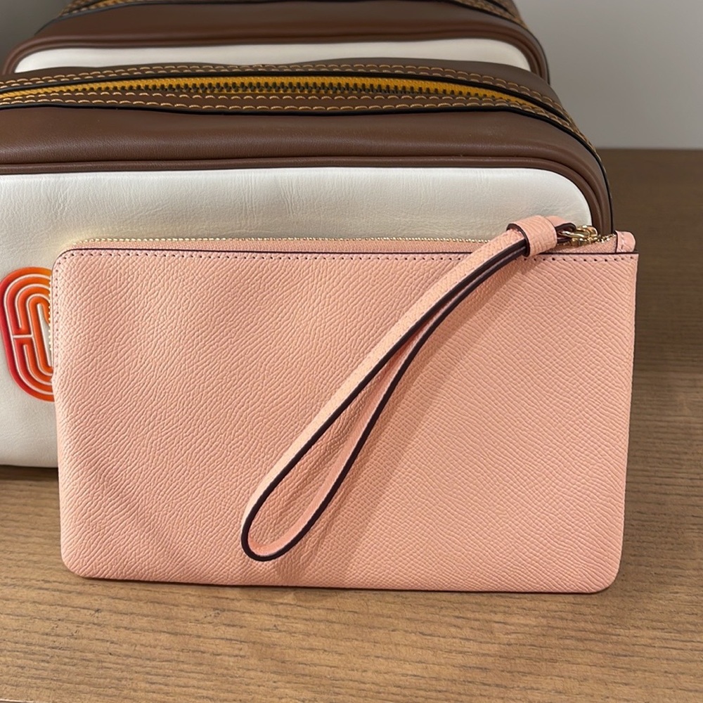 Coach Large Corner Zip Wristlet
IM/Faded Blush - Picture 14 of 16
